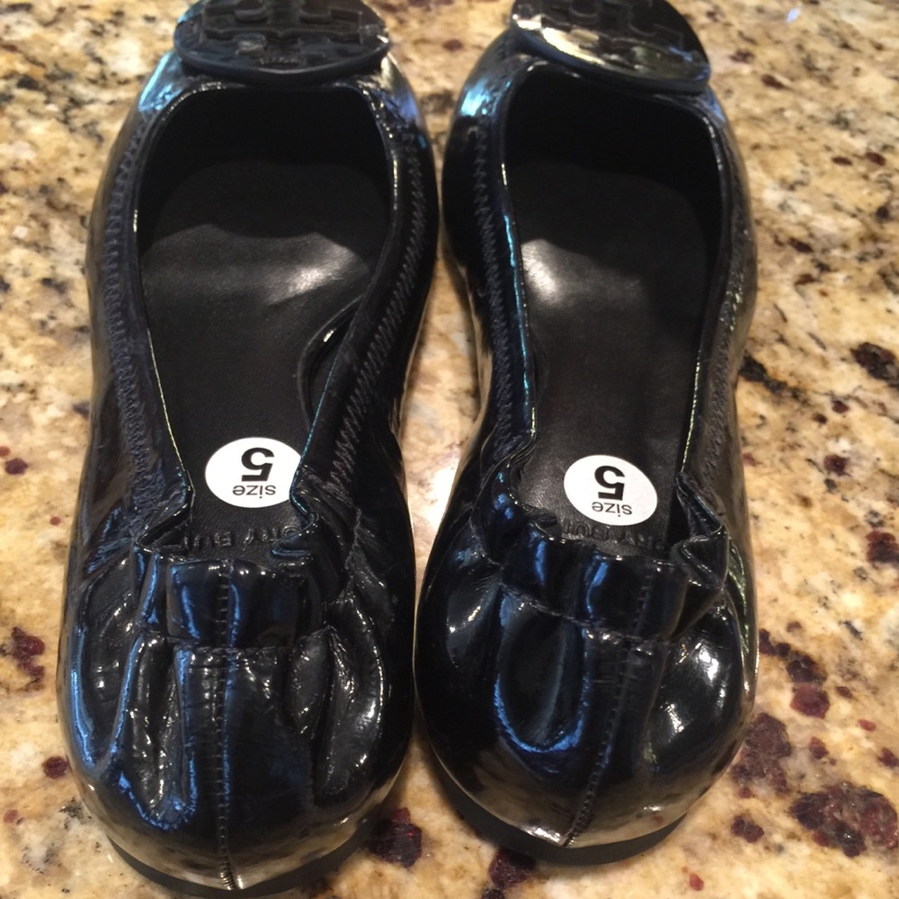 Tory Burch Reva Black Patent Ballet Flats - Picture 8 of 8